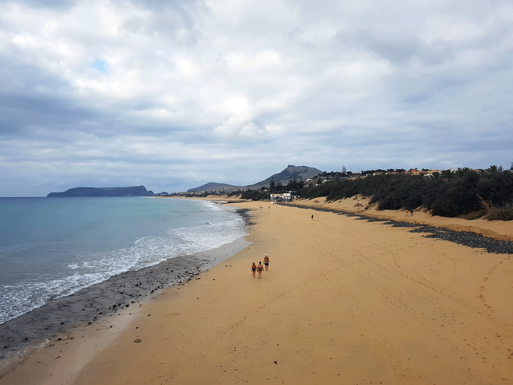 Strand van het eiland Porto Santo Portugal