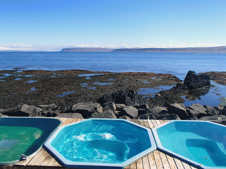 Hot tubs en warmwaterbronnen Drangsnes Westfjorden IJsland