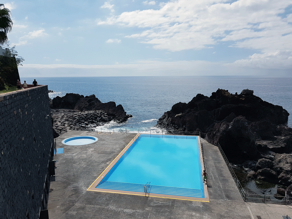 Zwembaden aan het strand op Madeira