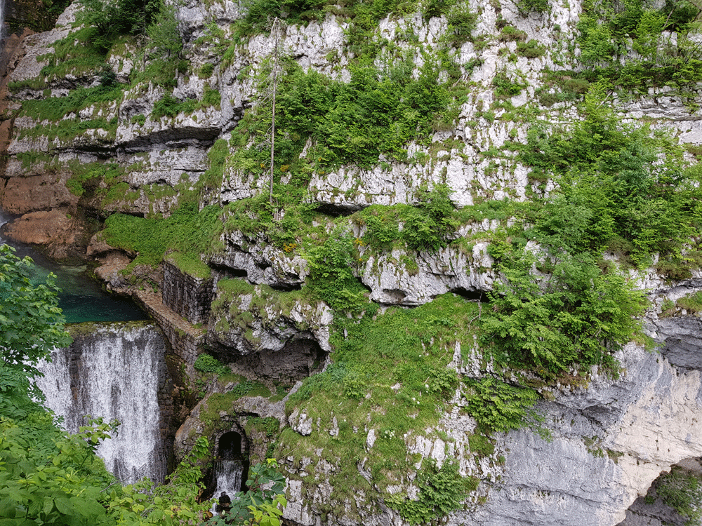 Groene oase Sarvica waterval Slovenië