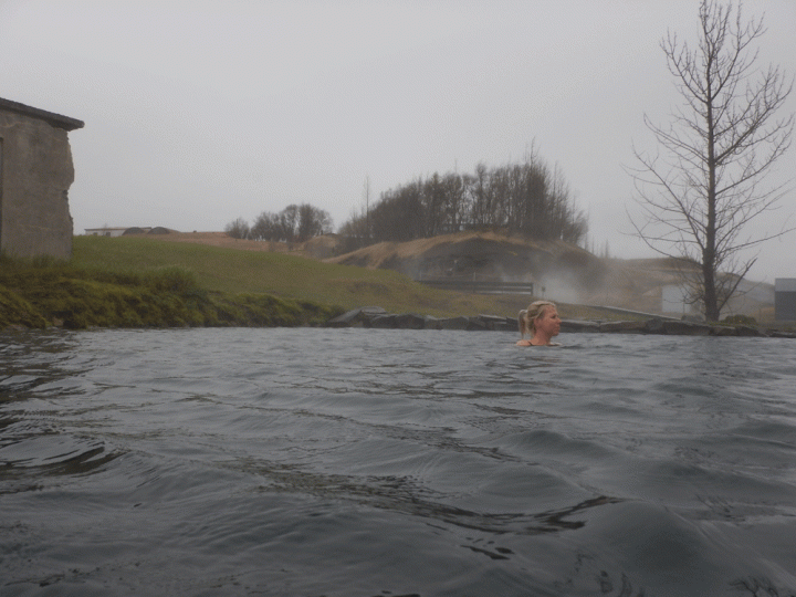 Zwemmen in de Secret Lagoon IJsland