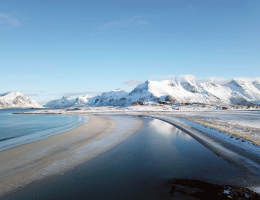 Het strand van Yttersand in de winter Lofoten