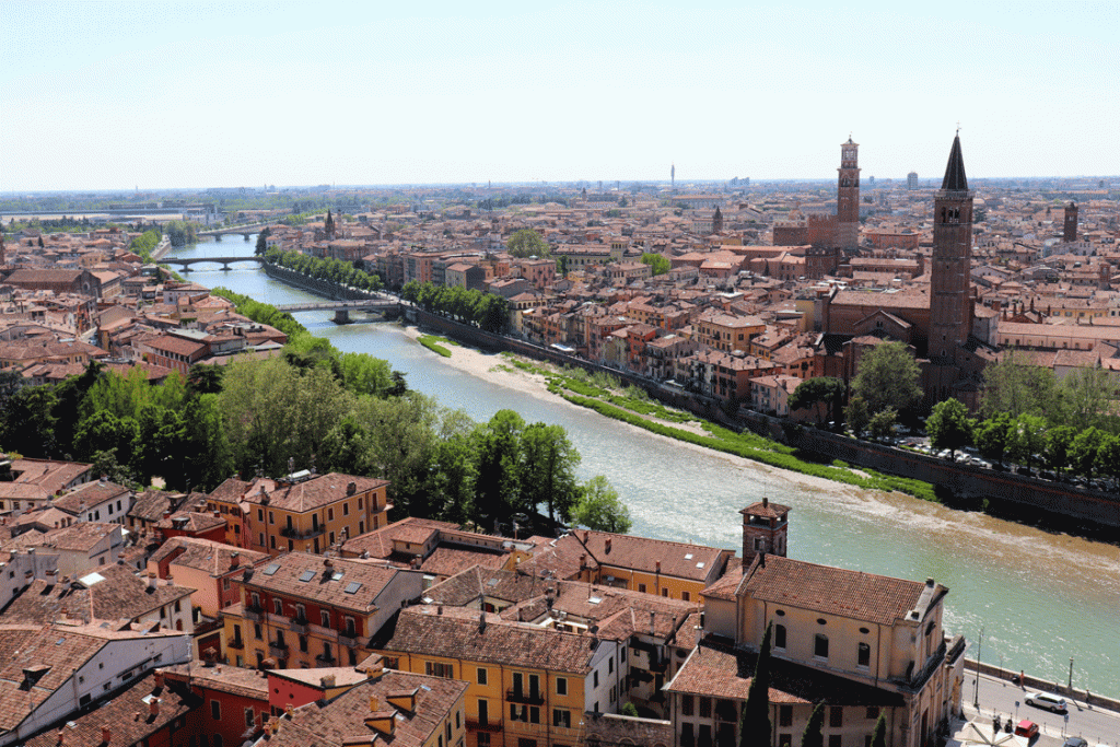 Uitzicht over Verona vanaf Castel St. Pietro